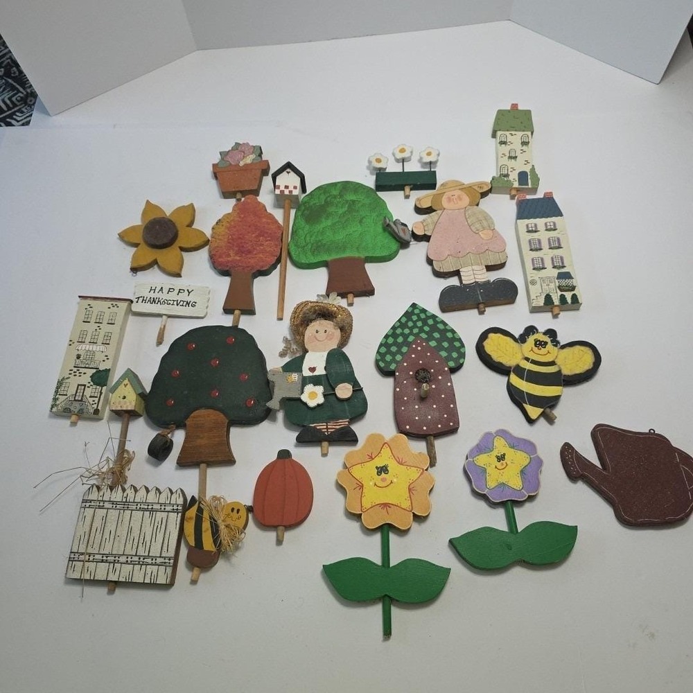 Primititive Wood Seasonal Wreath Decor Christmas Fall Spring Summer 21 Pieces